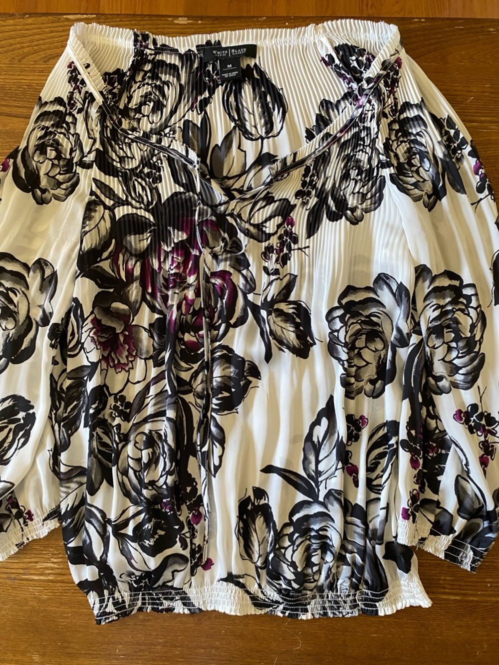 White black and plum blouse with elastic and tie neckline and elastic hem